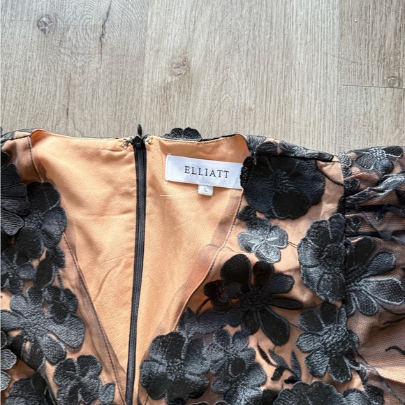 elliatt rosalind black floral applique 3d puff sleeve mini dress size large NEW - Picture 7 of 8